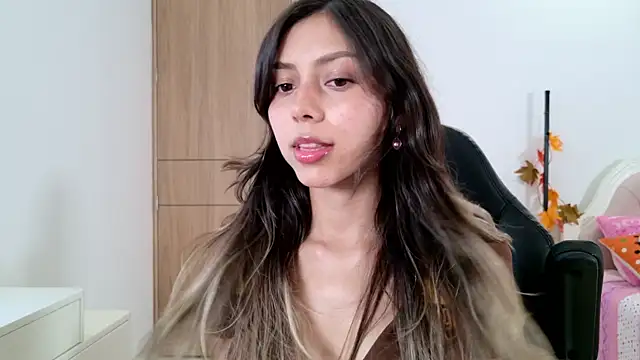 Snapshot of Sensualtease chatting on 10-26-25, 10:15 Sensualtease online show from 10-26-25, 10:15