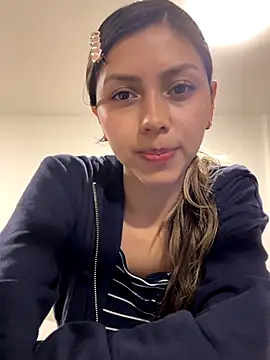 Snapshot of Sensualtease chatting on 11-12-25, 07:57 Sensualtease online show from 11-12-25, 07:57