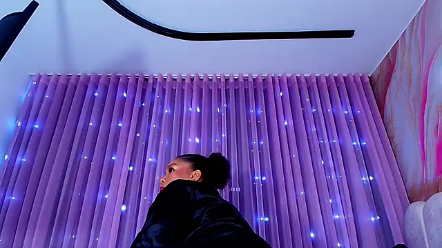 sofi decker online show from 04-27-26, 03:15