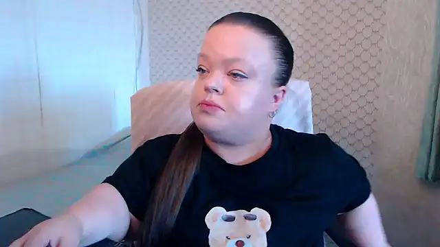 Snapshot of Janiffer_MiMi chatting on 06-20-26, 02:20 Janiffer MiMi online show from 06-20-26, 02:20