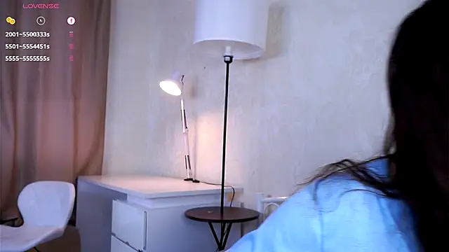 Snapshot of Holla_Molly chatting on 10-27-25, 05:11 Holla Molly online show from 10-27-25, 05:11