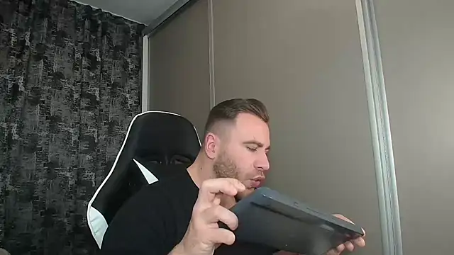 Thori92 online show from 01-12-25, 01:37