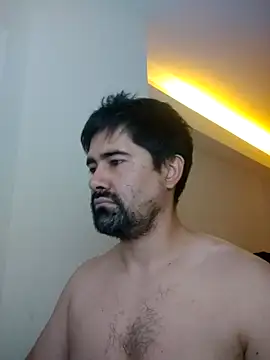 Snapshot of VonDoomdelToro chatting on 01-05-25, 03:32 VonDoomdelToro online show from 01-05-25, 03:32