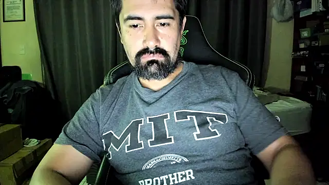 Snapshot of VonDoomdelToro chatting on 10-28-25, 06:17 VonDoomdelToro online show from 10-28-25, 06:17