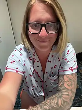 Lizzyloo online show from 02-27-26, 03:28