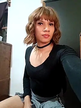 Snapshot of Anna_Luisa chatting on 10-24-25, 05:26 Anna Luisa online show from 10-24-25, 05:26