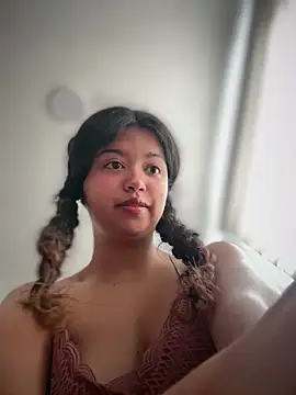 Snapshot of Peach_Girll chatting on 05-14-26, 02:13 Peach Girll online show from 05-14-26, 02:13