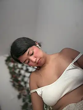 Peach Girll online show from 07-30-26, 03:44