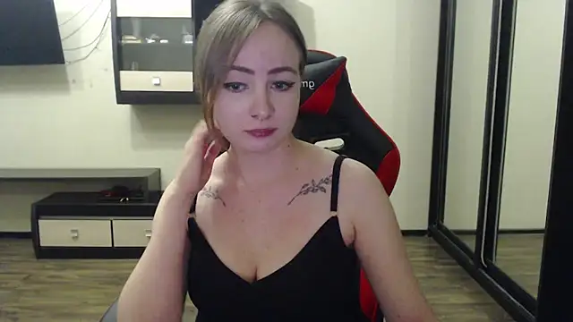 Laralianna online show from 02-15-25, 07:39