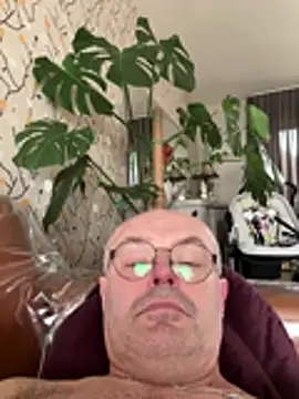 Snapshot of Bisdom70 chatting on 03-13-26, 01:40 Bisdom70 online show from 03-13-26, 01:40