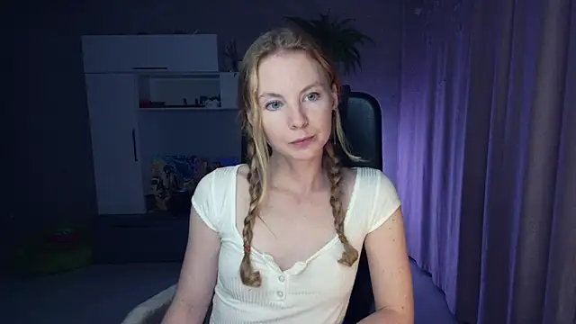 Cuddle Cat online show from 10-27-25, 01:59