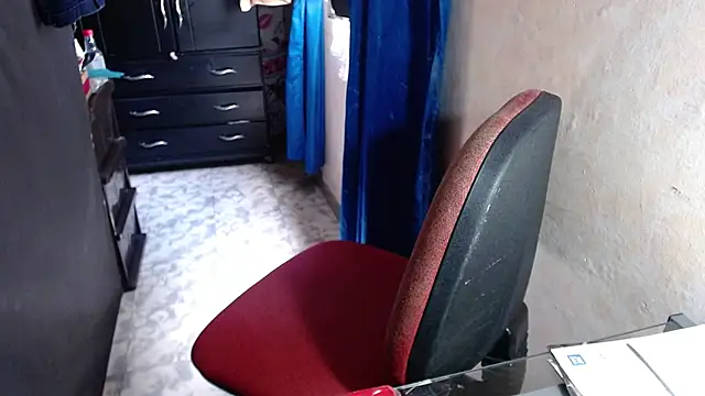 Barbiegomez online show from 10-22-25, 03:23