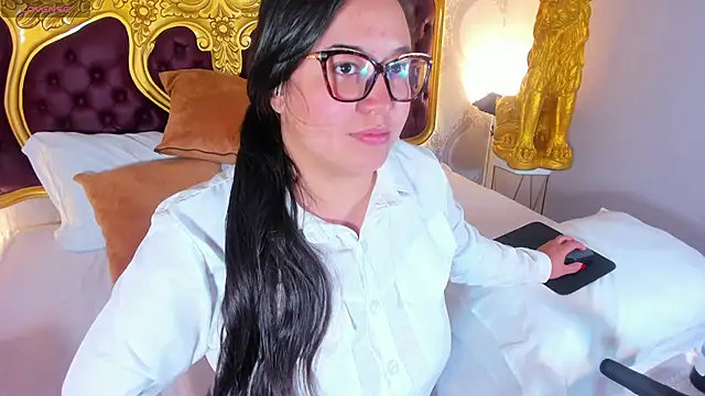 Snapshot of Dulce_26_ chatting on 11-25-25, 10:32 Dulce 26 online show from 11-25-25, 10:32