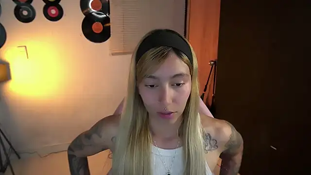 Saucy Jenn online show from 04-26-26, 04:21