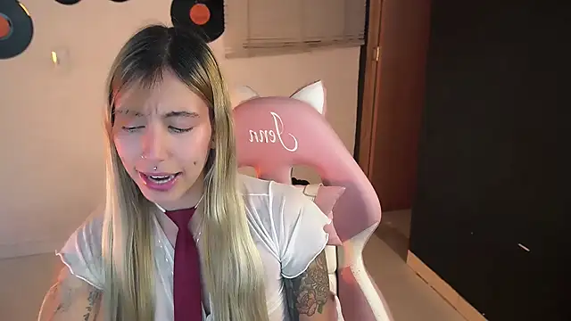 Saucy Jenn online show from 05-22-26, 04:19