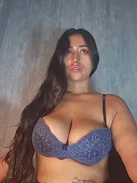 Snapshot of Valentinne_z chatting on 11-12-25, 05:19 Valentinne z online show from 11-12-25, 05:19