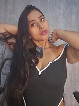 Snapshot of Valentinne_z chatting on 11-29-25, 03:59 Valentinne z online show from 11-29-25, 03:59