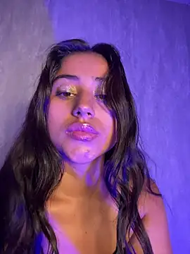 Snapshot of Valentinne_z chatting on 12-14-25, 02:00 Valentinne z online show from 12-14-25, 02:00