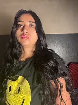 Valentinne z online show from 04-29-26, 10:41