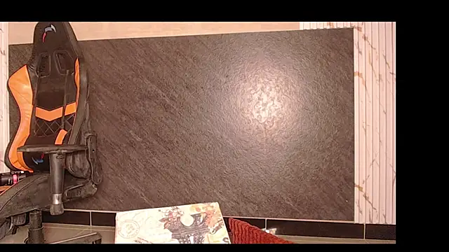 Valentinne z online show from 05-13-26, 12:02