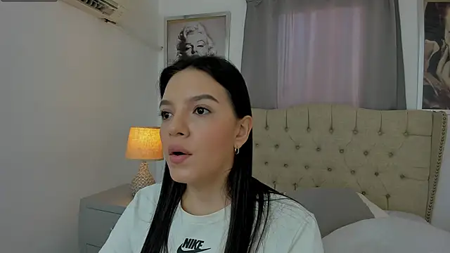 Snapshot of Beautyari_ chatting on 12-14-24, 12:12 Beautyari online show from 12-14-24, 12:12