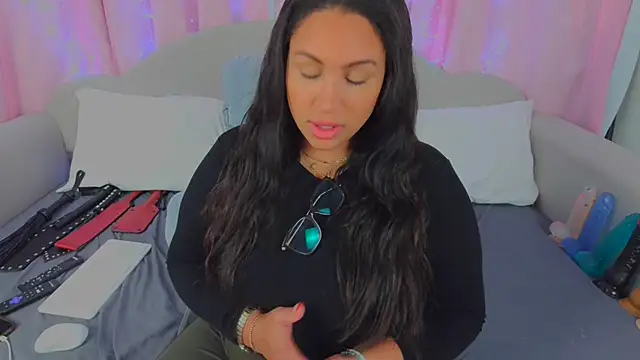 MeghanXO online show from 02-11-25, 02:46