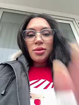 MeghanXO online show from 12-16-25, 02:55