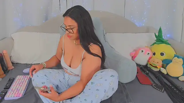 MeghanXO online show from 06-25-26, 02:00