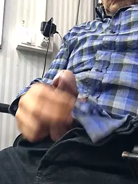 Snapshot of semir4282 chatting on 11-13-25, 04:39 semir4282 online show from 11-13-25, 04:39