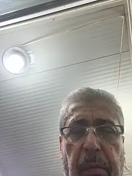 Snapshot of semir4282 chatting on 12-14-25, 04:45 semir4282 online show from 12-14-25, 04:45