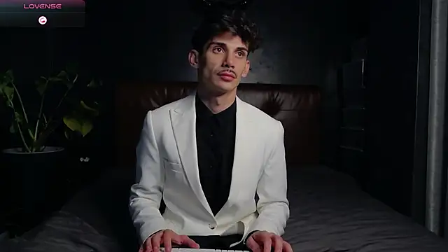 Snapshot of DanielCrush1 chatting on 11-10-25, 02:27 DanielCrush1 online show from 11-10-25, 02:27