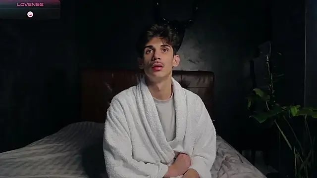 Snapshot of DanielCrush1 chatting on 11-16-25, 01:39 DanielCrush1 online show from 11-16-25, 01:39