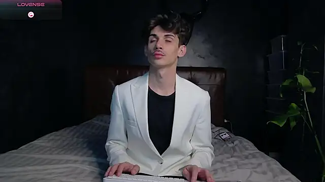 Snapshot of DanielCrush1 chatting on 11-20-25, 05:12 DanielCrush1 online show from 11-20-25, 05:12