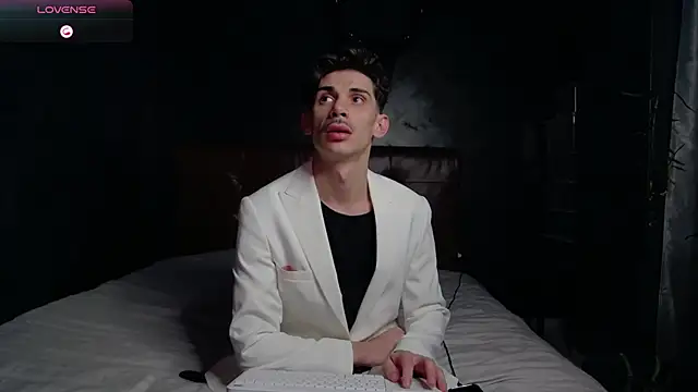 Snapshot of DanielCrush1 chatting on 11-26-25, 04:30 DanielCrush1 online show from 11-26-25, 04:30