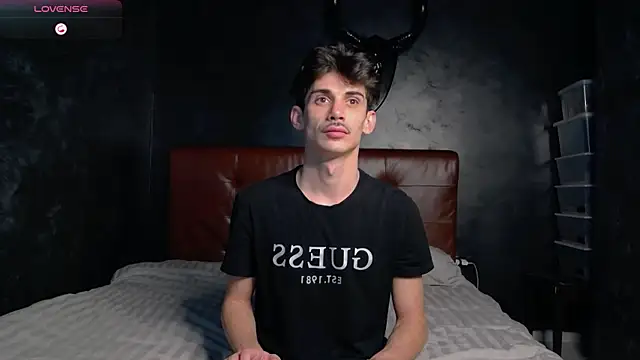 Snapshot of DanielCrush1 chatting on 12-23-25, 01:47 DanielCrush1 online show from 12-23-25, 01:47