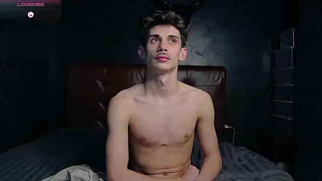 Snapshot of DanielCrush1 chatting on 01-09-26, 02:36 DanielCrush1 online show from 01-09-26, 02:36