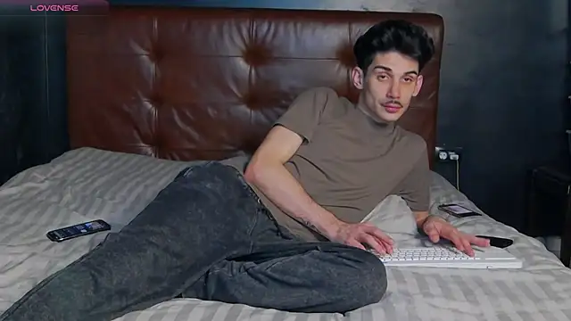 Snapshot of DanielCrush1 chatting on 03-15-26, 03:18 DanielCrush1 online show from 03-15-26, 03:18