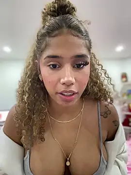 Snapshot of stormyy_ chatting on 06-09-26, 01:17 stormyy online show from 06-09-26, 01:17