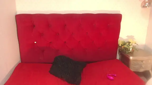 Snapshot of IvyBlueFabray chatting on 12-23-24, 12:35 IvyBlueFabray online show from 12-23-24, 12:35