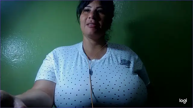 Snapshot of Kosem4 chatting on 12-28-24, 12:26 Kosem4 online show from 12-28-24, 12:26