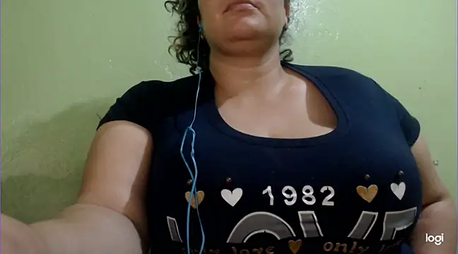 Snapshot of Kosem4 chatting on 02-08-25, 05:40 Kosem4 online show from 02-08-25, 05:40