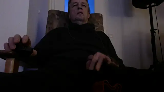 Snapshot of Cordt27 chatting on 12-16-25, 05:29 Cordt27 online show from 12-16-25, 05:29