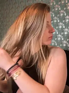 FoxyFrenchy online show from 11-30-25, 07:18