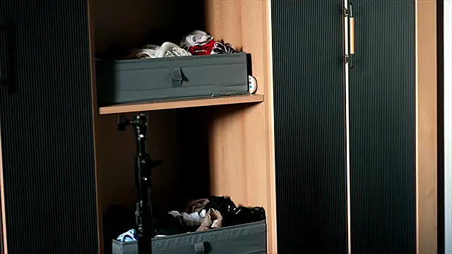 Snapshot of Special___ chatting on 12-15-24, 01:32 Special    online show from 12-15-24, 01:32