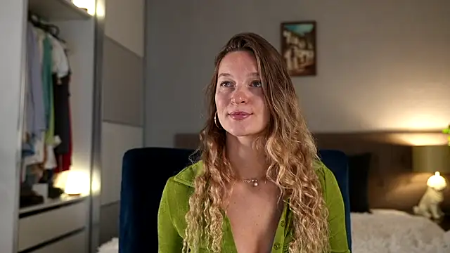 Snapshot of Special___ chatting on 09-26-25, 04:05 Special    online show from 09-26-25, 04:05