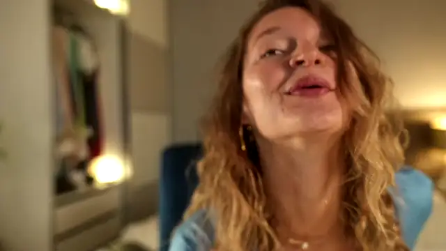 Snapshot of Special___ chatting on 09-28-25, 04:07 Special    online show from 09-28-25, 04:07