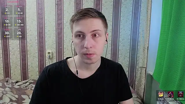 Snapshot of darienlarge chatting on 06-12-26, 04:44 darienlarge online show from 06-12-26, 04:44