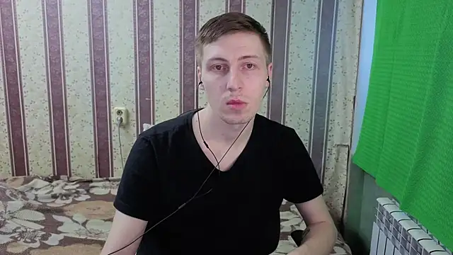 Snapshot of darienlarge chatting on 06-12-26, 05:01 darienlarge online show from 06-12-26, 05:01