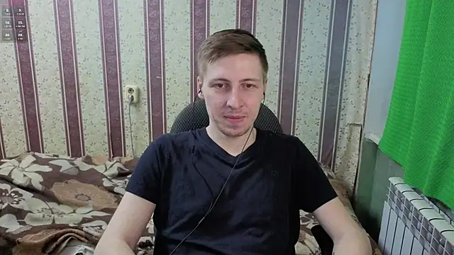 Snapshot of darienlarge chatting on 06-15-26, 02:03 darienlarge online show from 06-15-26, 02:03
