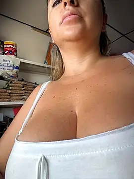 sammyqueenx21 online show from 04-14-26, 12:00